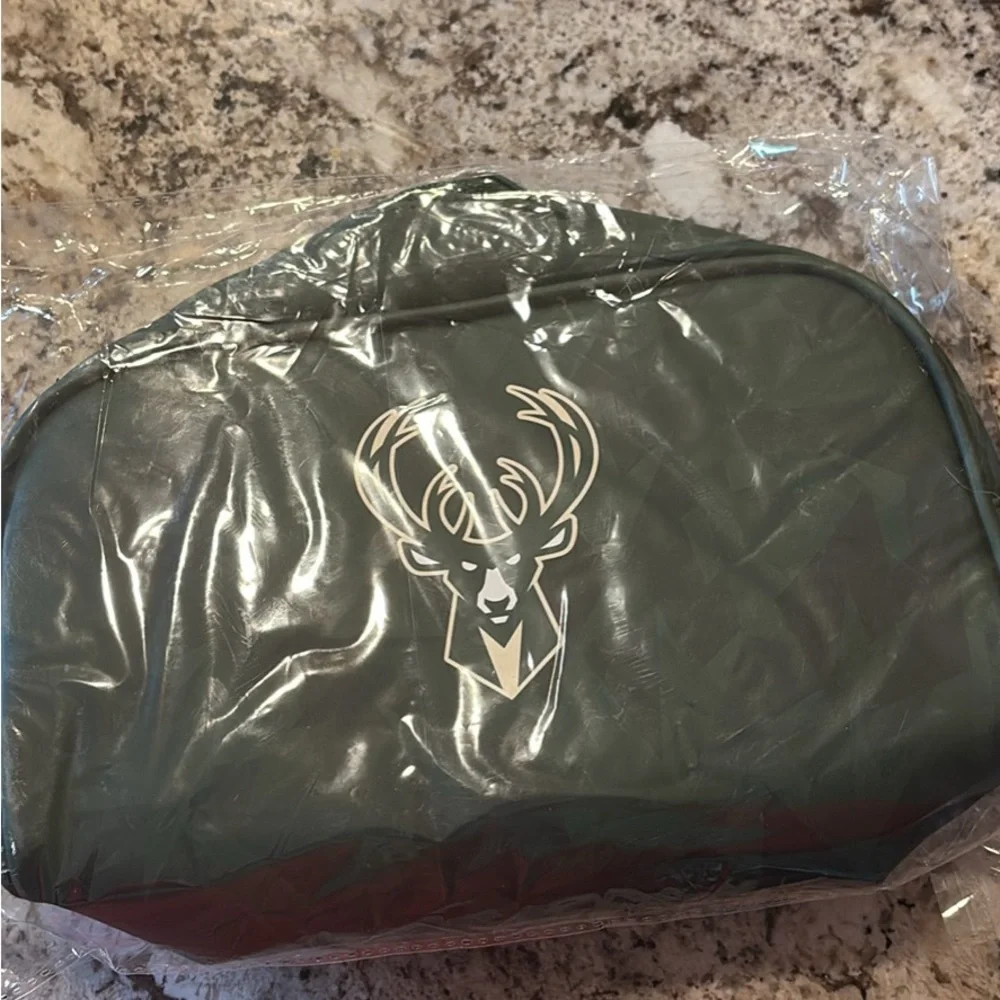 Milwaukee Bucks make up bag or travel bag